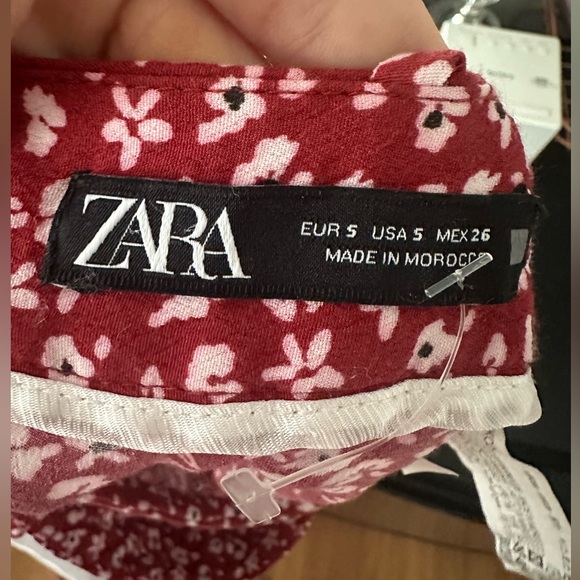 Zara red floral mini skirt - Picture 2 of 3